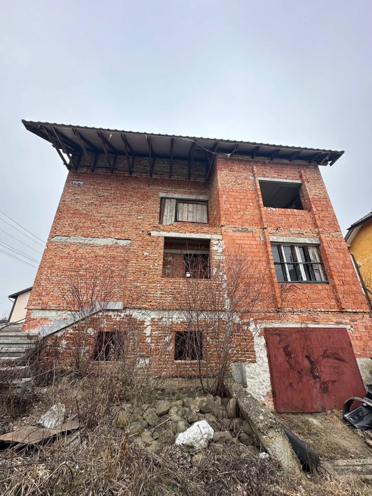 Продам будинок із земельною ділянкою біля Франківська, Угринів