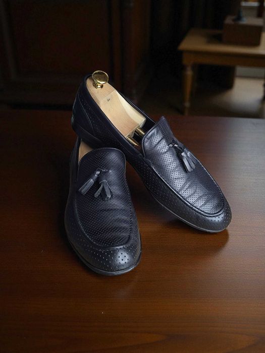 Стильні чоловічі шкіряні лофери DENTI з перфорацією та китицями