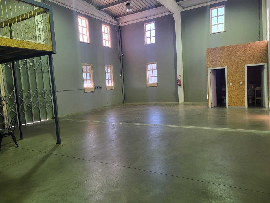 Armazém versátil para arrendamento: total ou metade