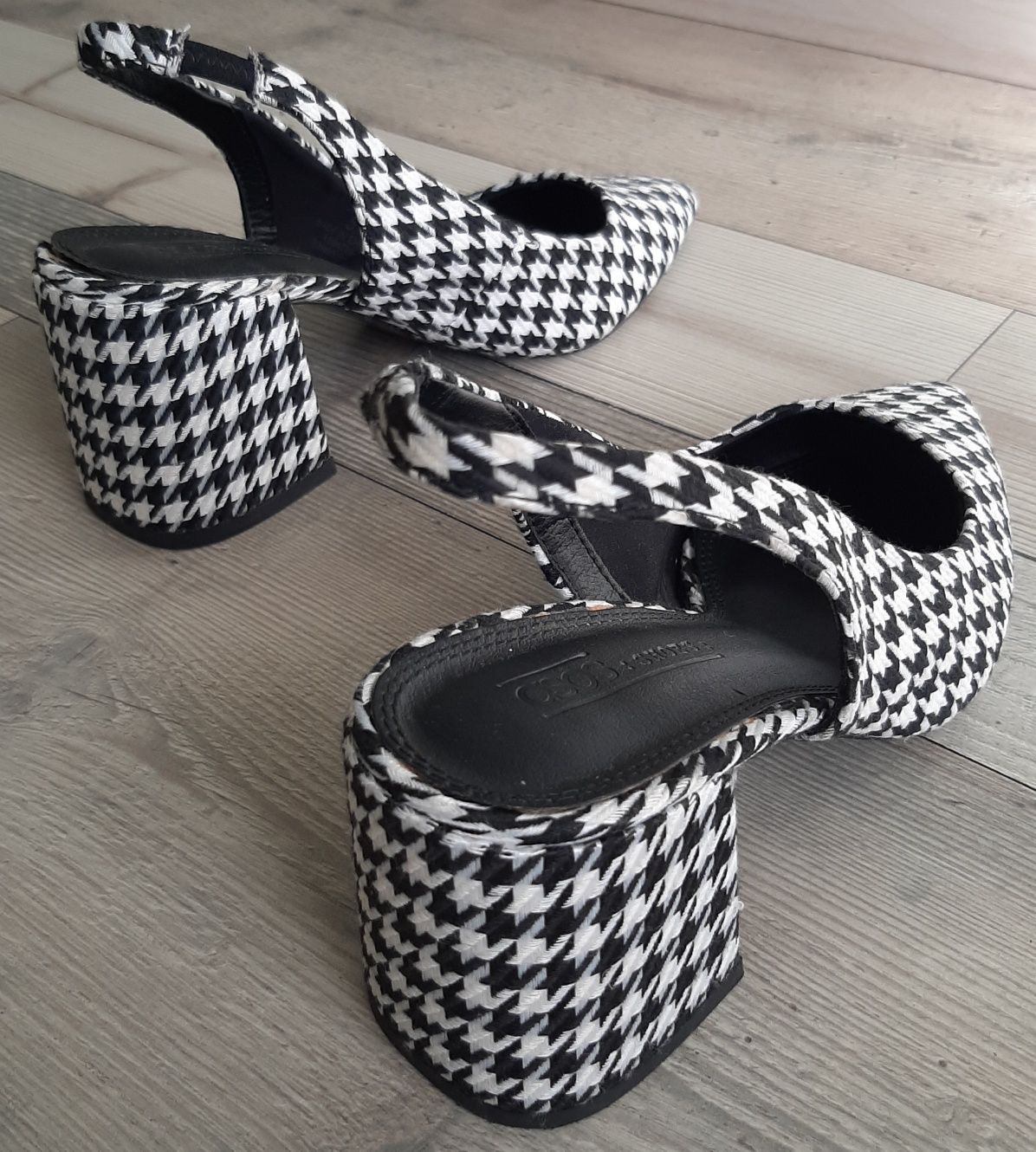Босоніжки ASOS SHOES (р.38)