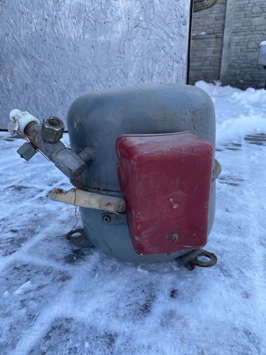 Компрессор на холодильник советский