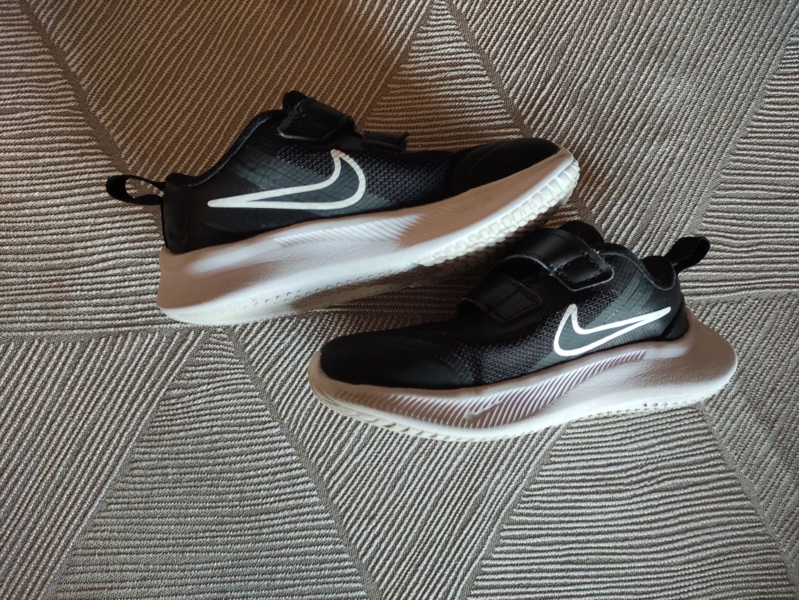 Buty dziecięce Nike r. 25, stan bdb