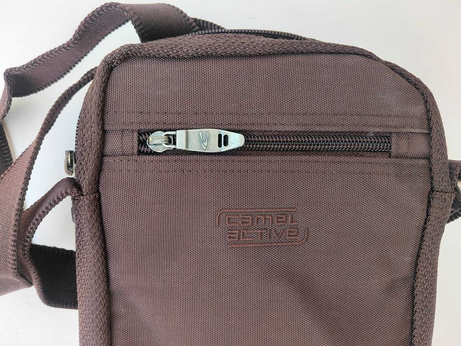 Bolsa Mala marca Camel de ombro em muito bom estado