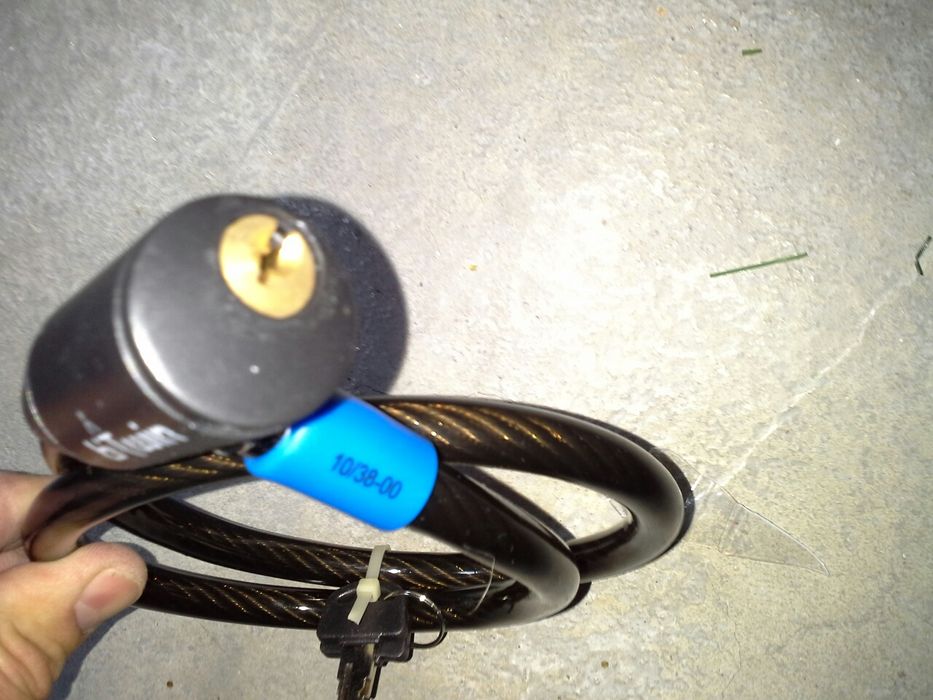 Cadeado com cabo de Aço