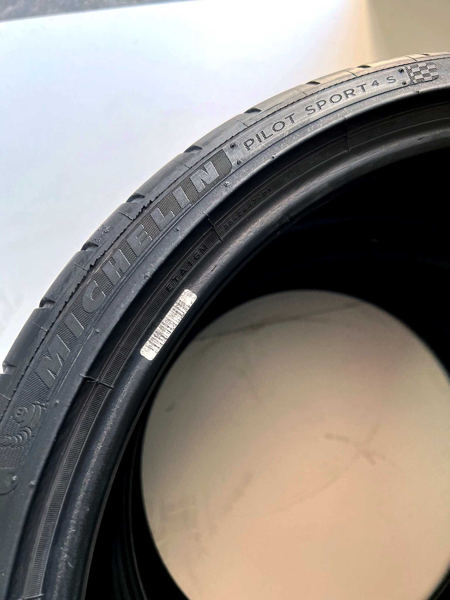 Pneus Michelin Pilot Sport 4S - 255/30/20 - Excelentes
