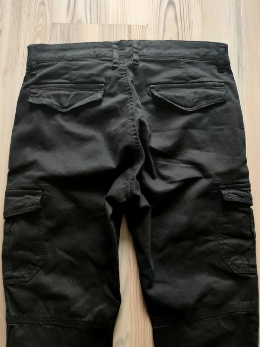 Czarne męskie spodnie joggery rozmiar S