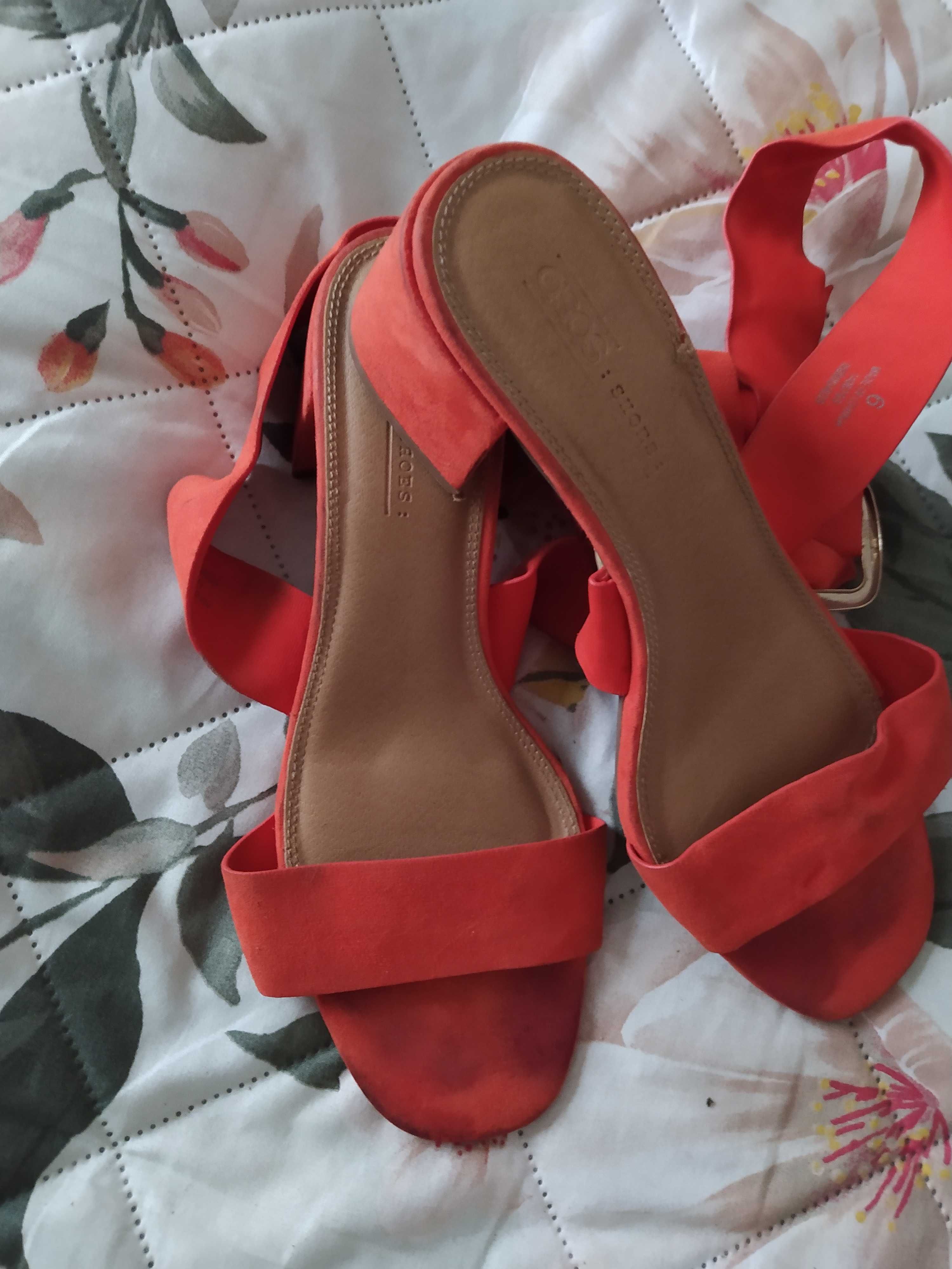 Sandały czerwone  rozmiar 40