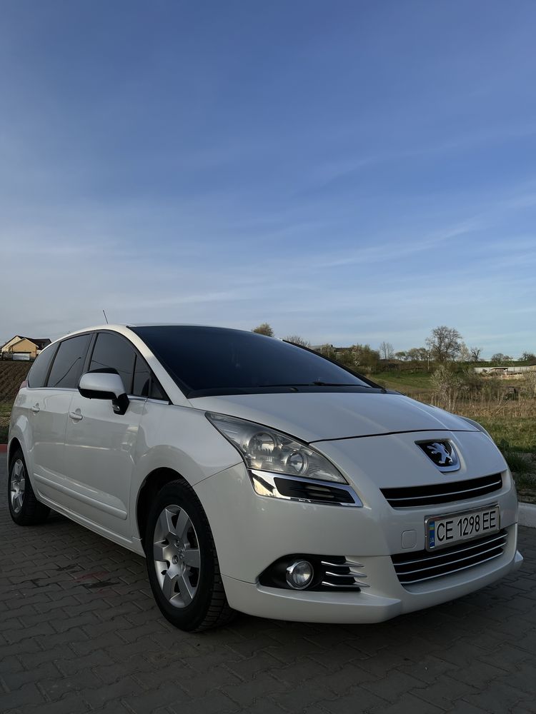 Продається хороший автомобіль PEUGEOT 5008