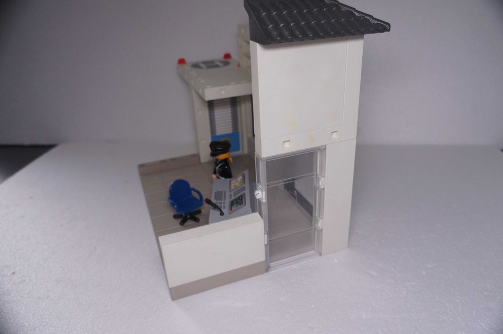 Playmobile 922 Komisariat policji z lotniskiem na Helikopter Playmobil