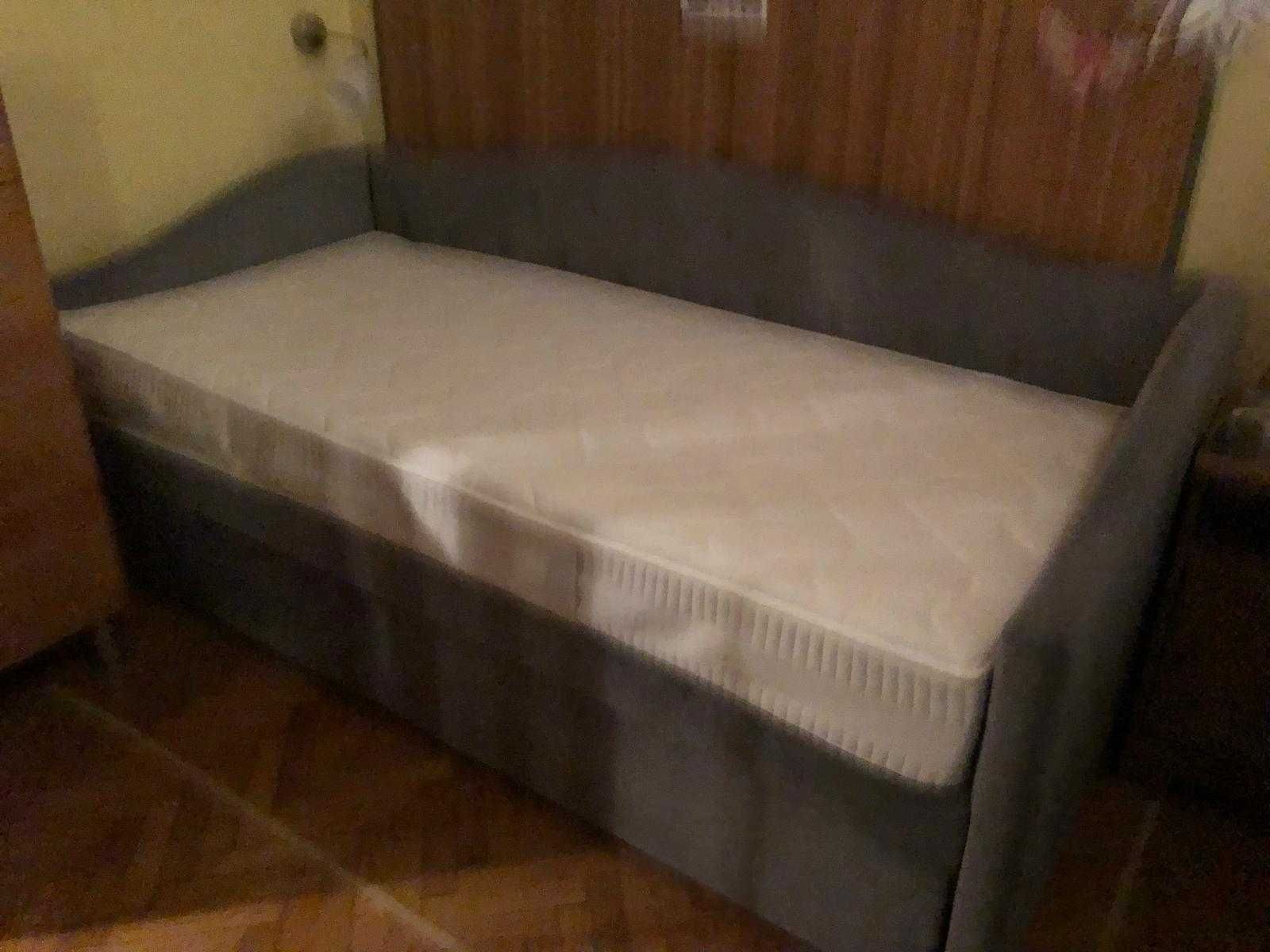 Łóżko z welurowym obiciem (r.prod. 2022)