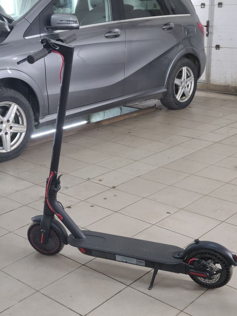 Електросамокат Xiaomi Electric Scooter Pro 35км скорость