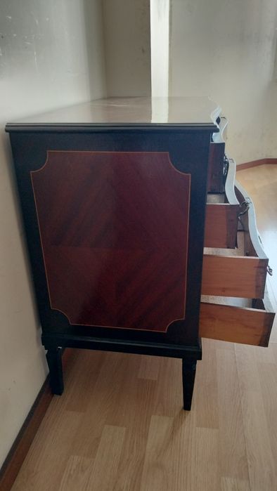 Cómoda vintage (defeito visível na última foto)