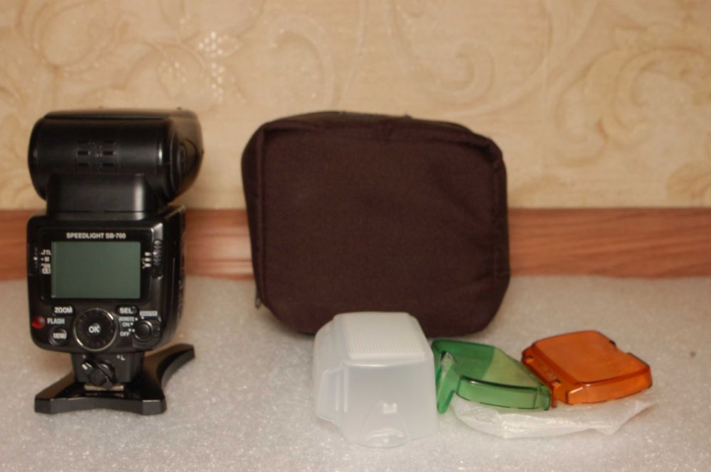 Продам спалах nikon sb700