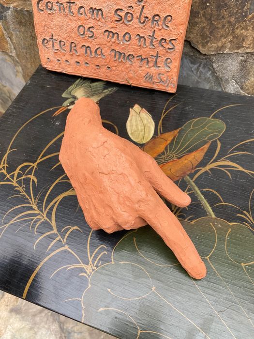 Mão escultura barro da famosa Margarida Schimmelpfennig Assinado 21 cm