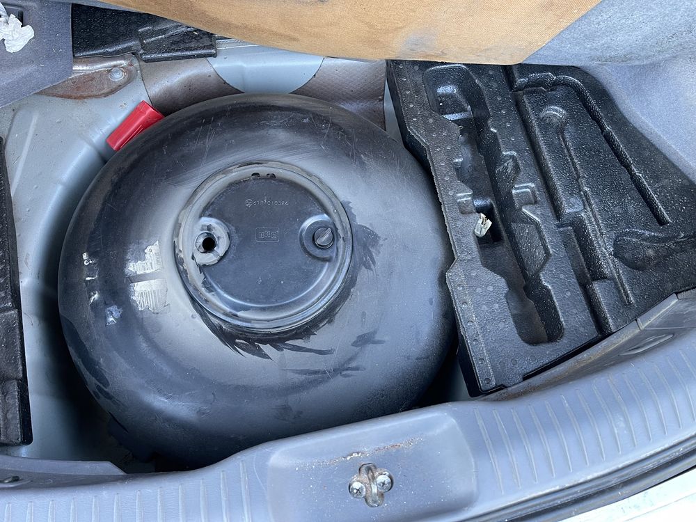 Nissan Almera Tino,Primera P12.