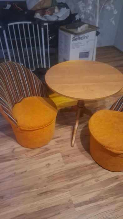 Stolik z pufami zestaw za darmo