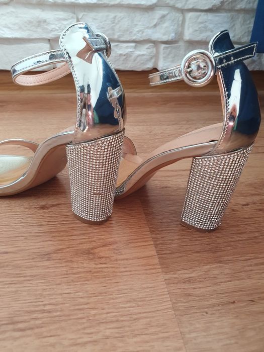 Buty na obcasie słupek srebrne cyrkonie sandały lustrzane 37