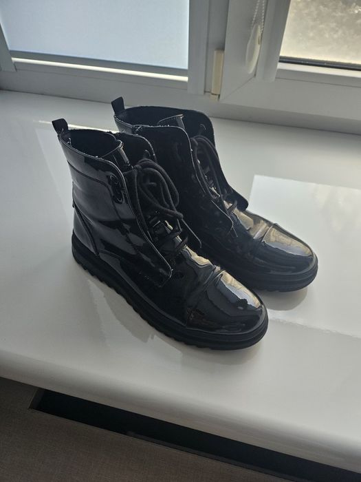 Продам женские лаковые ботинки. Geox