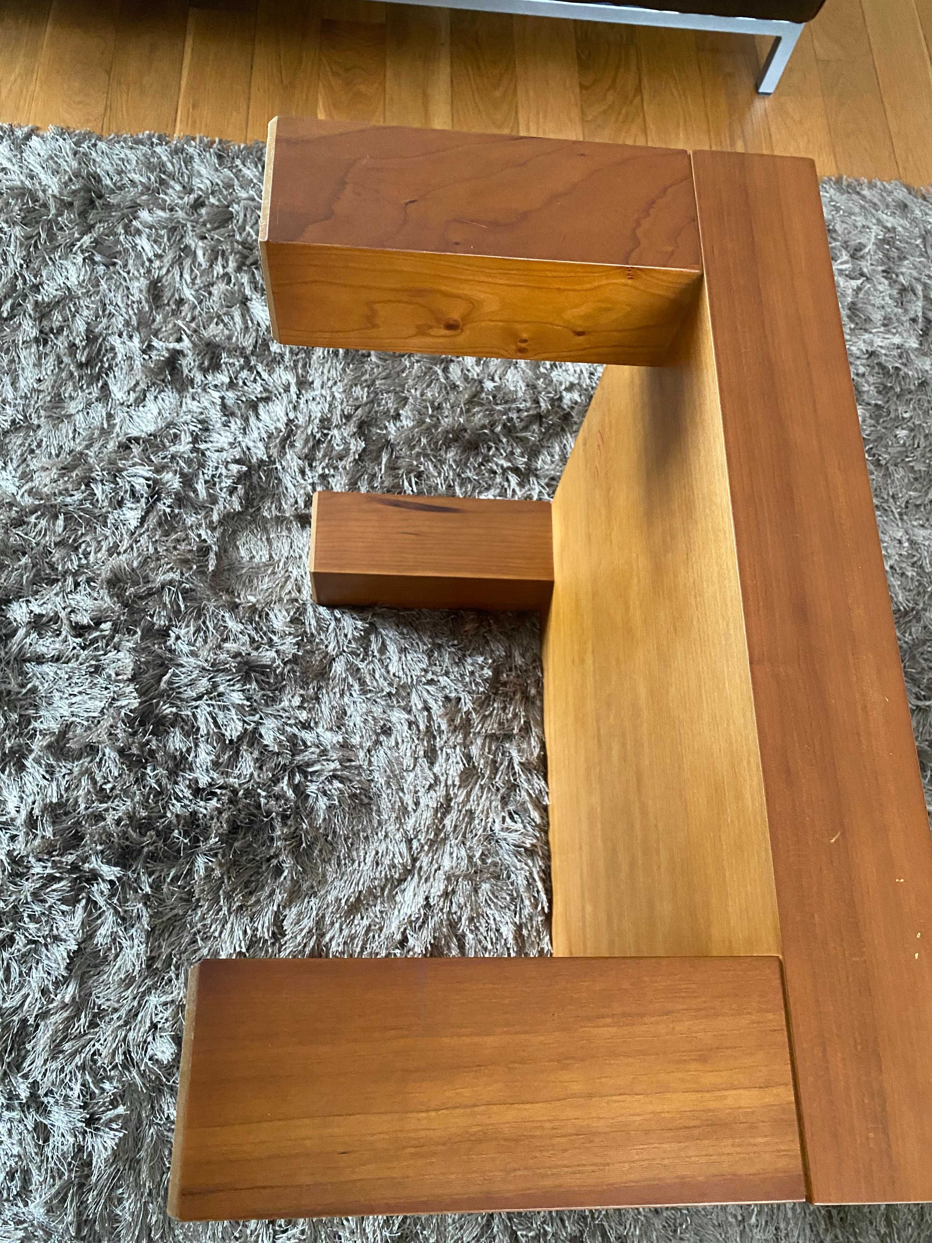 Mesa de centro cor cerejeira, robusta