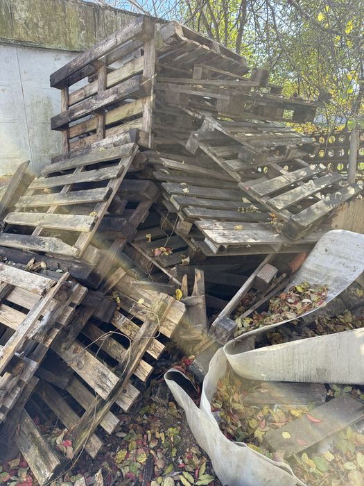 Продам старі піддони, палети, дрова