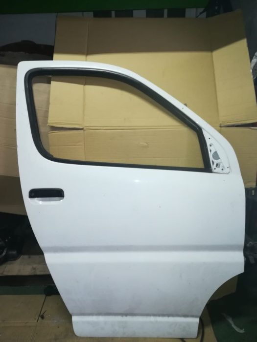 Porta frente direita toyota hiace branca