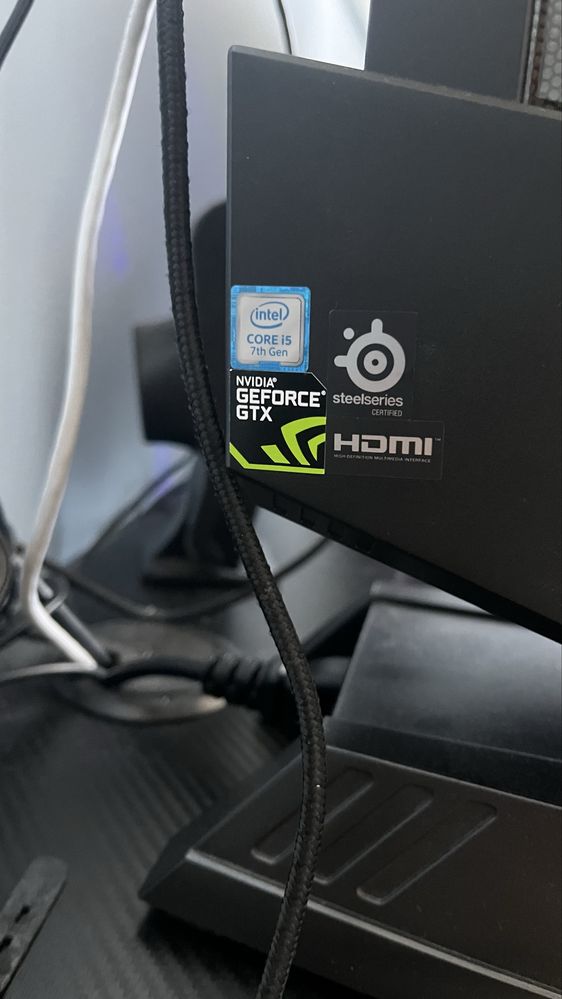 Komputer gamingowy MSI Aegis 3 w stanie idealnym.