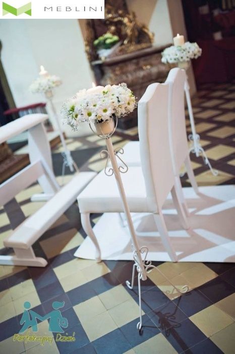 Meble ślubne biały klęcznik z 4 krzesłami pikowany