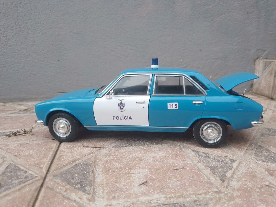 Miniatura 1/18 Peugeot 504 GL