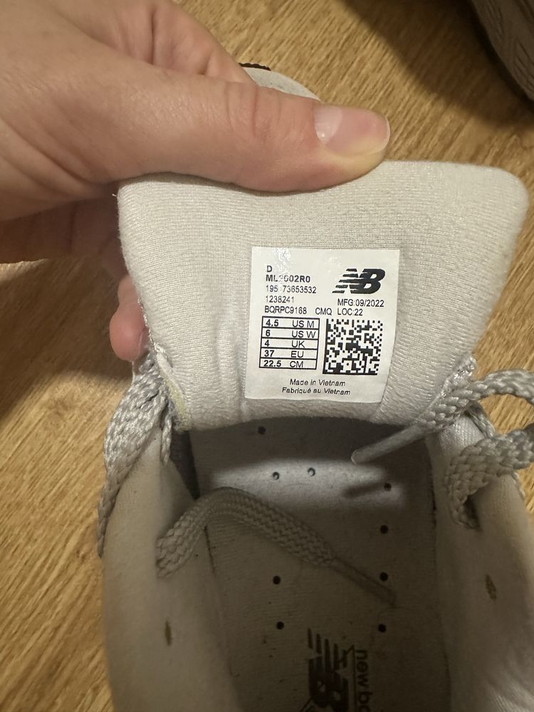 Жіночі кросівки New Balance 2002 r / оригінал/ замша