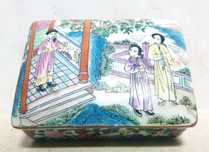 Linda antiga caixa chinesa Familia Rosa em porcelana