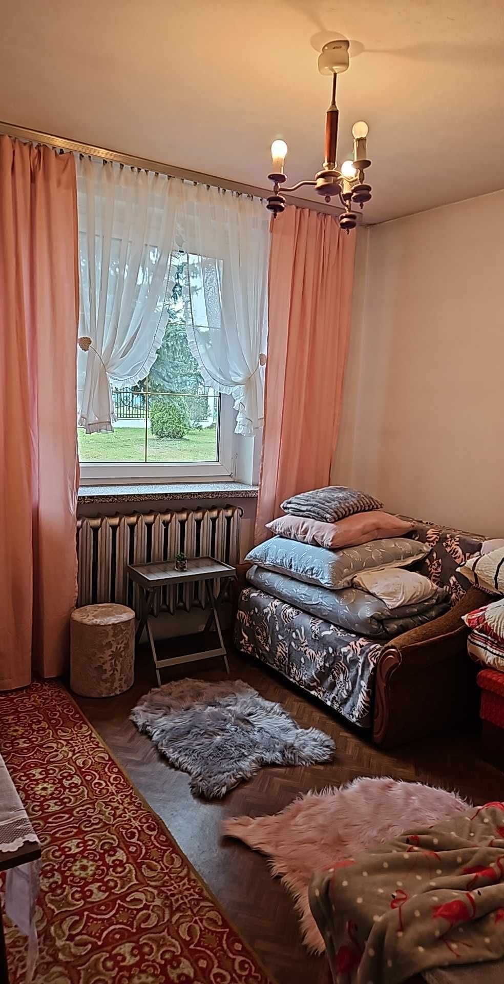 Cudny dom na dużej działce, z 2 garażami, pompą ciepła i własnym lasem