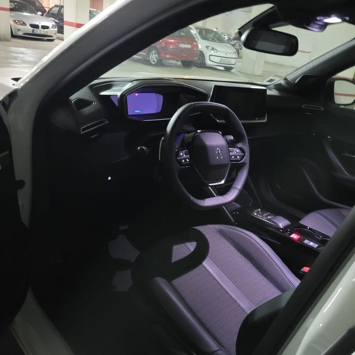 PEUGEOT 2008 semi-novo