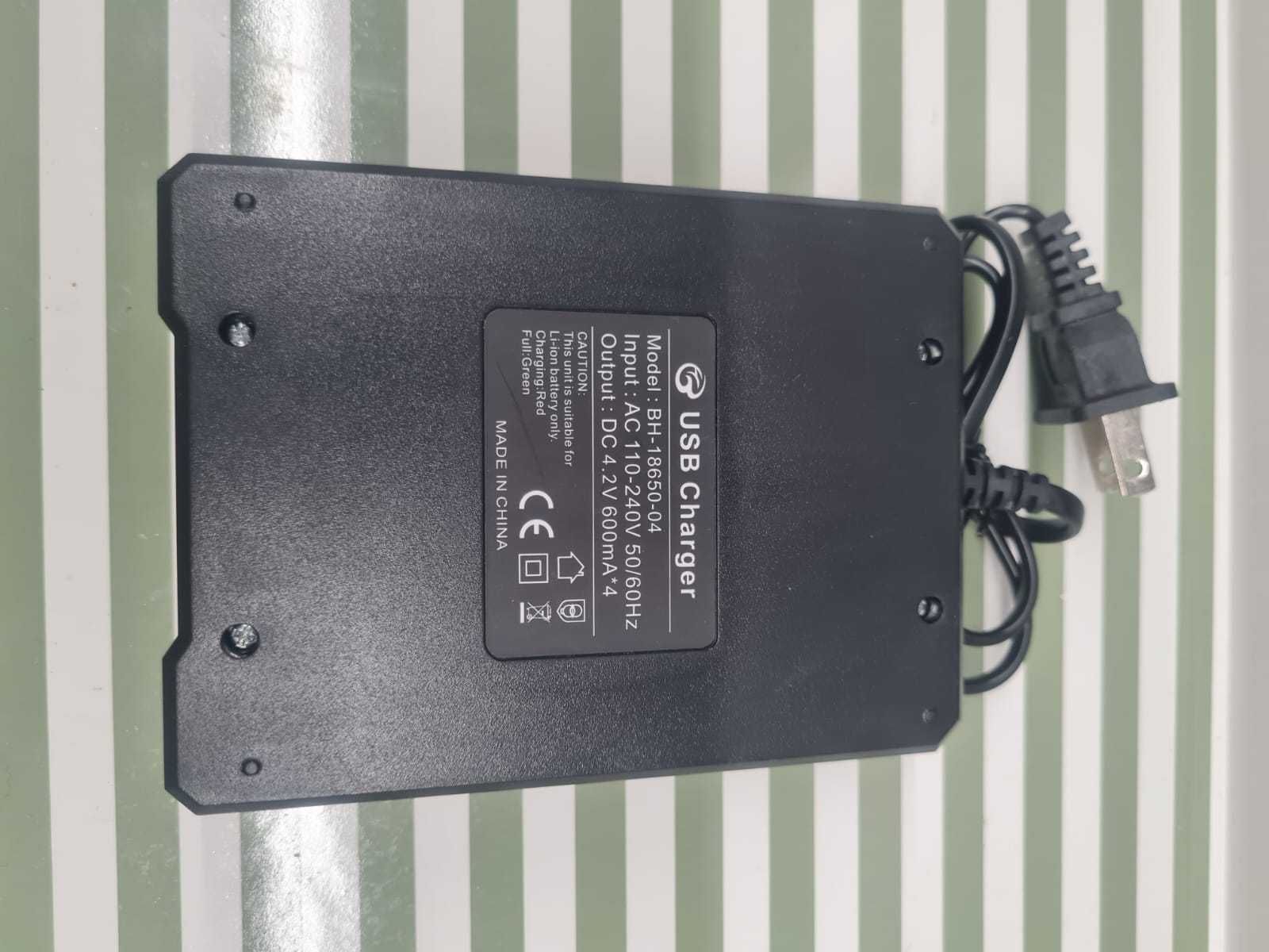 Carregador de Pilhas USB de 4 slots (ajustáveis ao tamanho da pilha)