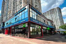 Магазин 70 кв.м топ локація Петра Григорено 22/20,фасад, вітрини