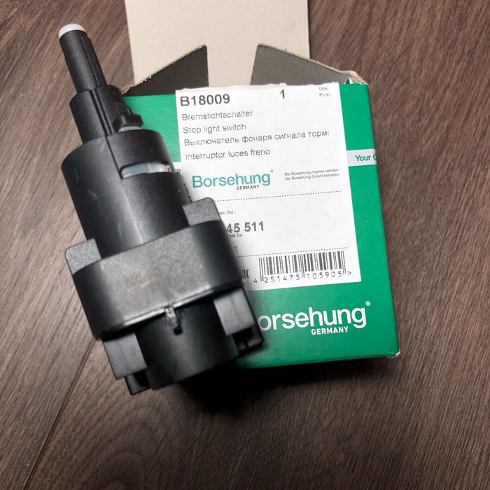 Выключатель фонаря сигнала тормозов