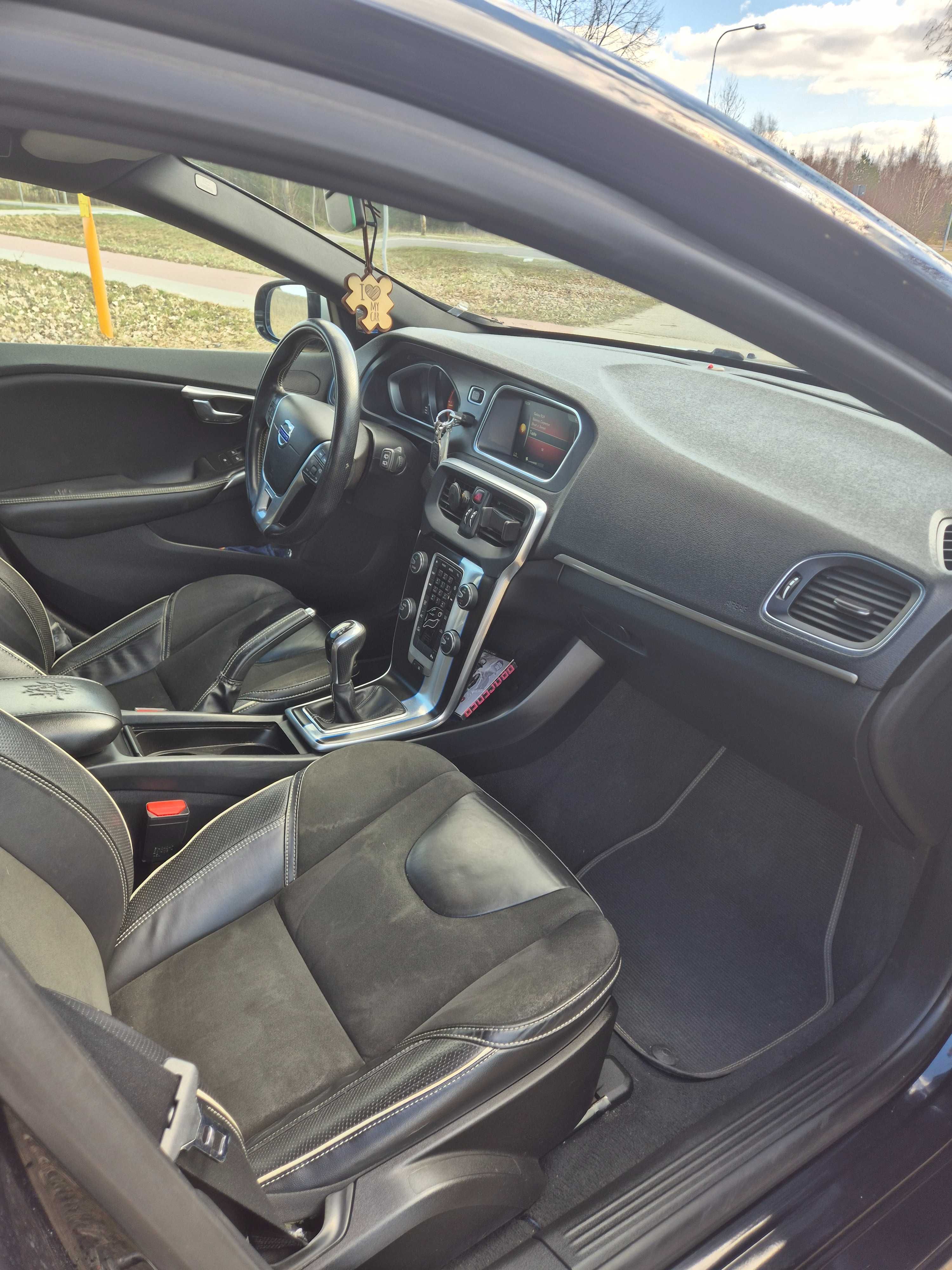Volvo v40 2014r 2.0 d 190km