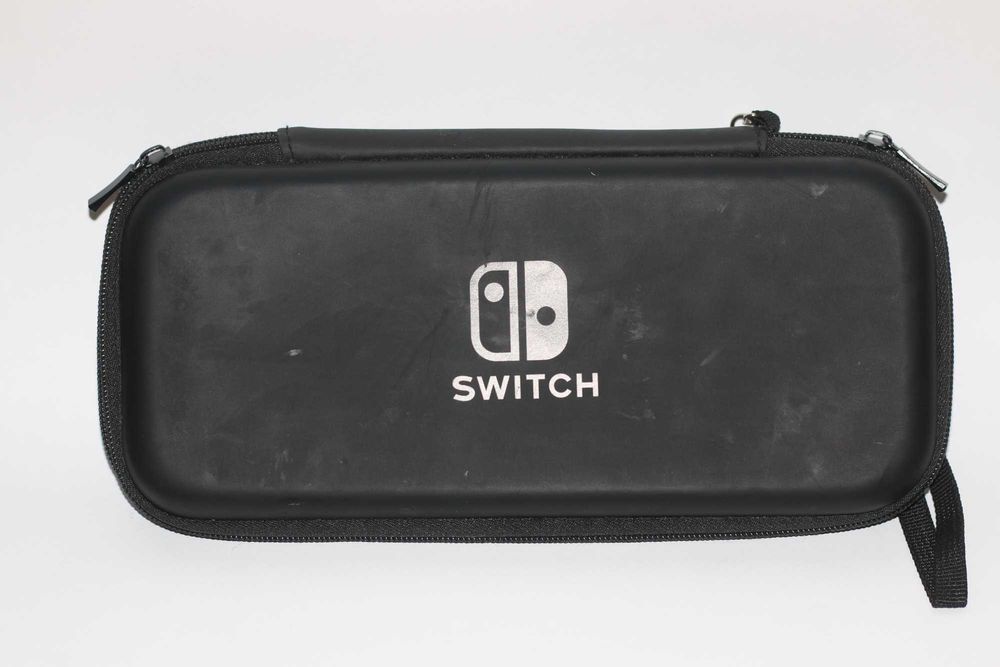 Nintendo Switch (+ Zelda + Mario Kart 8) com acessórios