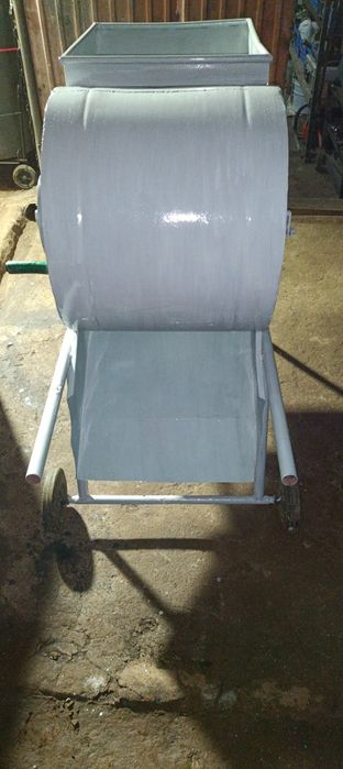 Erguedeira de azeitona e motor