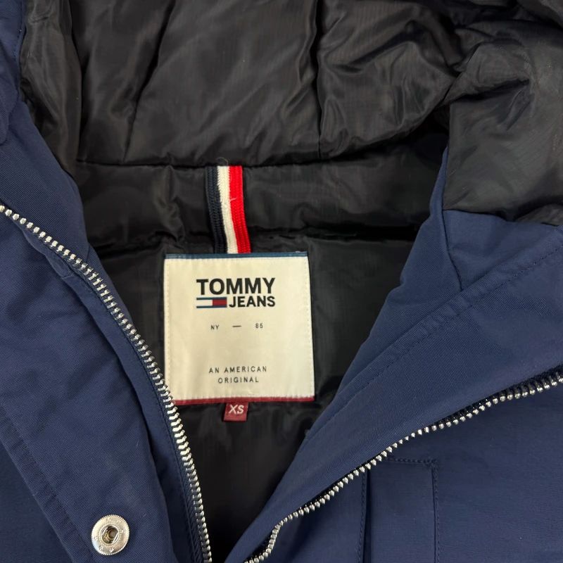 Długa kurtka z kapturem parka Tommy Jeans