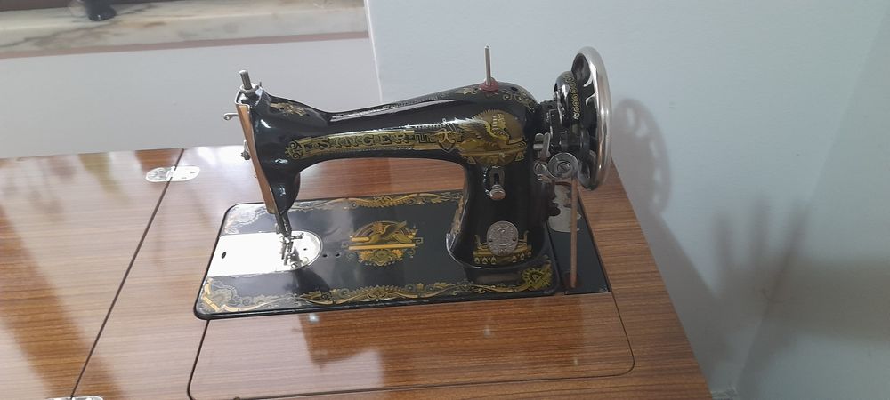 Maquina de costura Singer com movel