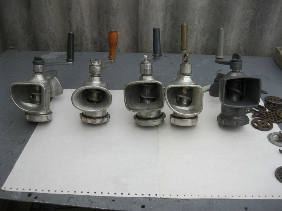 Продам чугунную мясорубку СССР