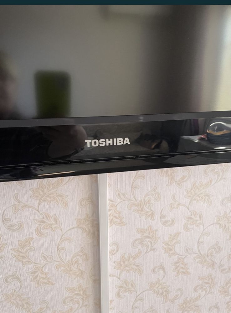 Телевизор Toshiba (жидкокристаллический нерабочий)