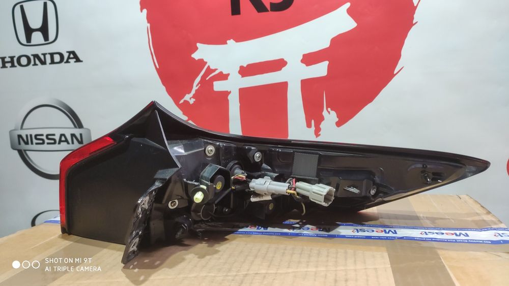 Задній лівий правий фонарь в крило Nissan Rouge T33 кузов 2022+ USA