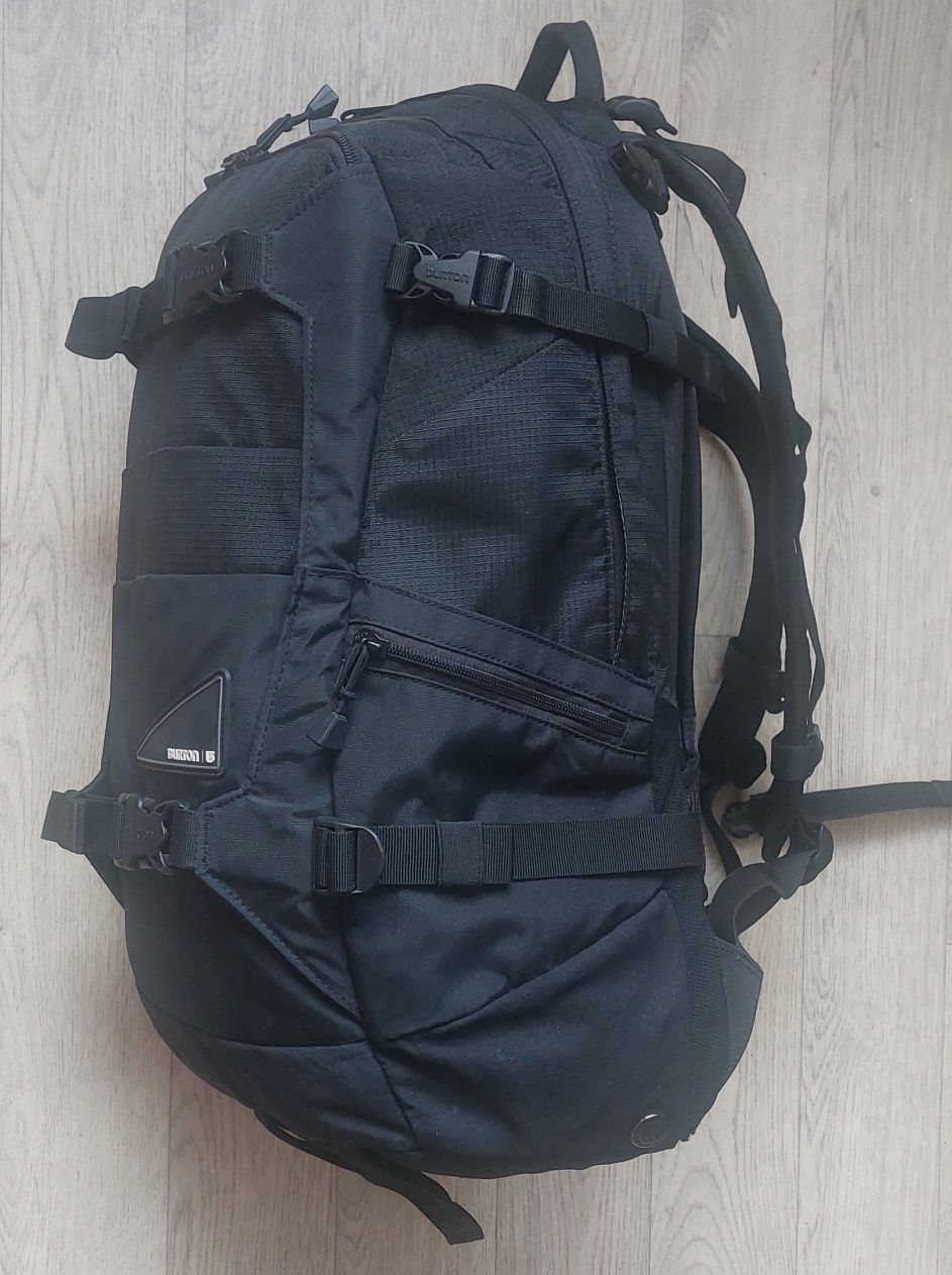 Рюкзак б/у спортивный BURTON snowboard 30l