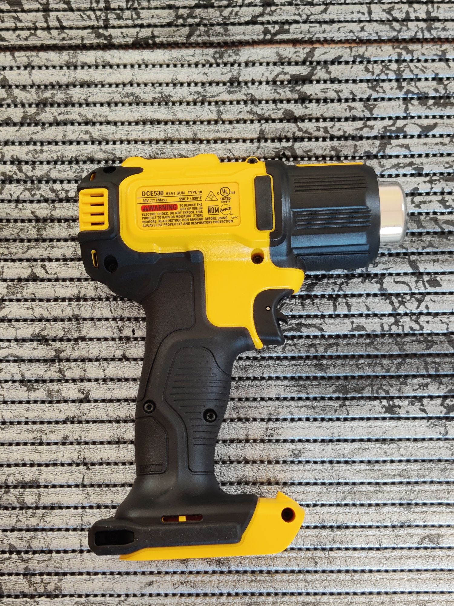 Пістолет гарячого повітря - фен акумуляторний DCE530.
DeWALT DCE530N