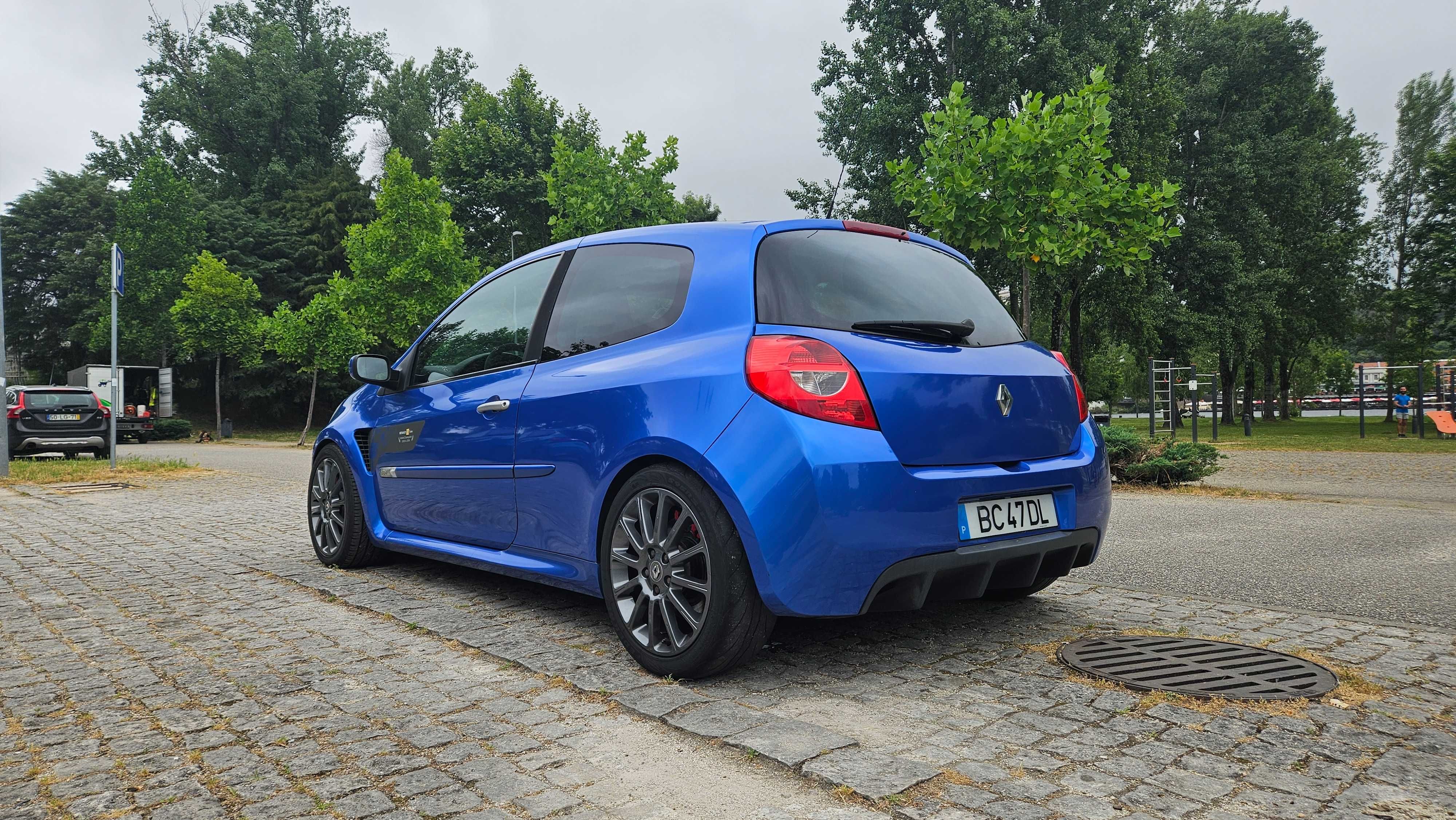 Renault Clio 3 RS R27 / F1 Team