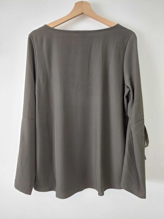 Vendo blusa meia estação com mangas abertas