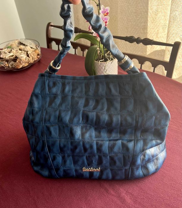 Mala senhora azul de pele - Patinni