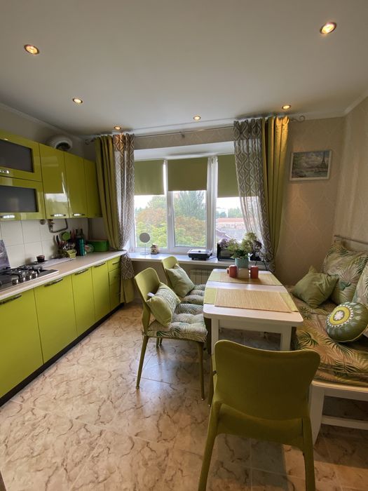 Двокімнатна квартира в центрі з ремонтом,меблями та технікою.