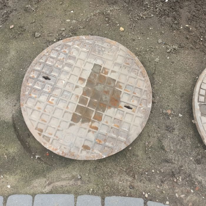 Sprzedam właz kanalizacyjny żeliwny studzienka wieko pokrywa